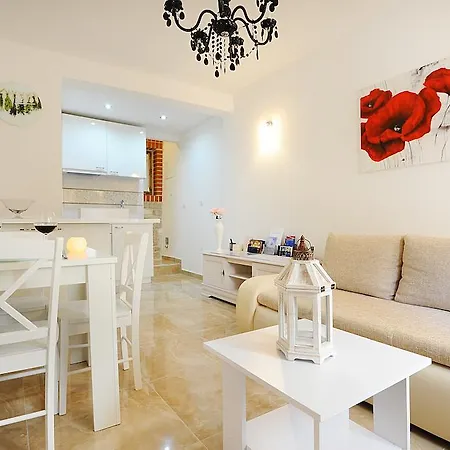 Primera Apartment *